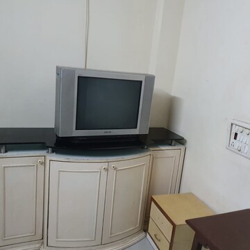 Room in 2 BHK Apartment at Andheri West – for Rent
