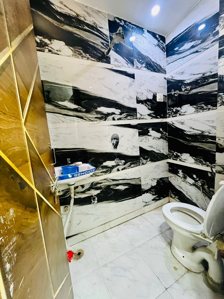 Attached Bathroom, dwarka mor 3 Bedroom 900 Sq.Ft. Builder Floor In Dwarka Mor Delhi 9226467