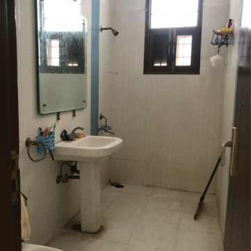 Bathroom in 1.5 BHK Villa at Sector 23 – for Rent