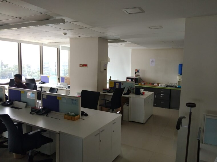 Team Area, classic-pentagon Commercial Office Space 5000 Sq.Ft. In Chakala Mumbai 9226521