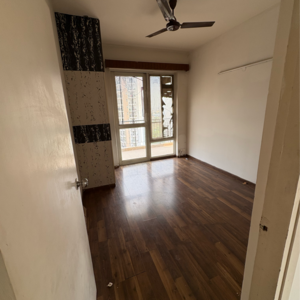 Room in 4 BHK Apartment at Piedmont Taksila Heights, Sector 37c – for Rent