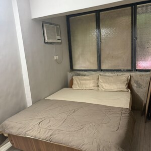 Bedroom in 2 BHK Apartment at Andheri West – for Rent