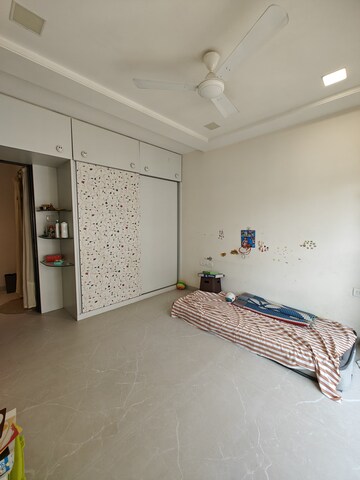 Room in 3 BHK Apartment at Godrej Central, Chembur – for Rent