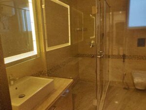 Attached Bathroom in 4 BHK Builder Floor at Florence Nightingale Lane, Green Park – for Rent