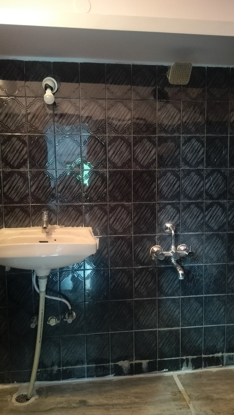 Bathroom, banjara hills 2 Bedroom 1400 Sq.Ft. Penthouse In Banjara Hills Hyderabad 9226630