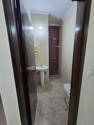 Furnished Amenities in 2 BHK Builder Floor at Dayanand Colony – for Rent