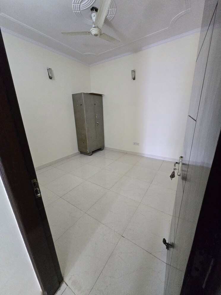 Bathroom, dayanand colony 2 Bedroom 900 Sq.Ft. Builder Floor In Dayanand Colony Delhi 9226693