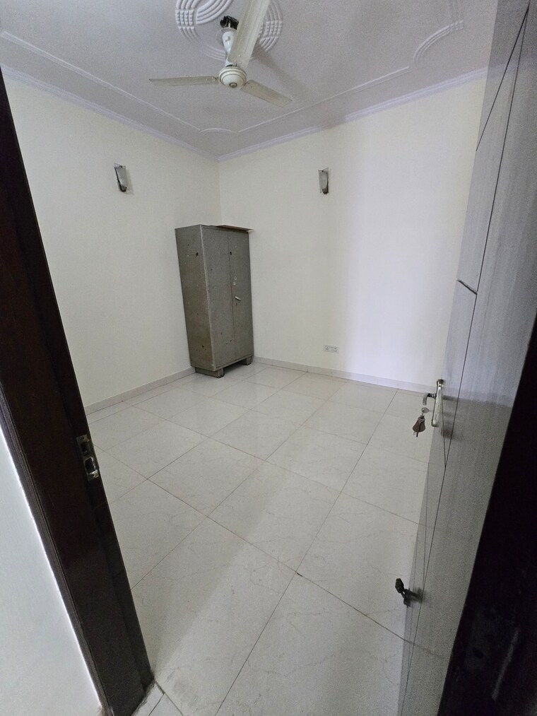 Bathroom, dayanand colony 2 Bedroom 900 Sq.Ft. Builder Floor In Dayanand Colony Delhi 9226693