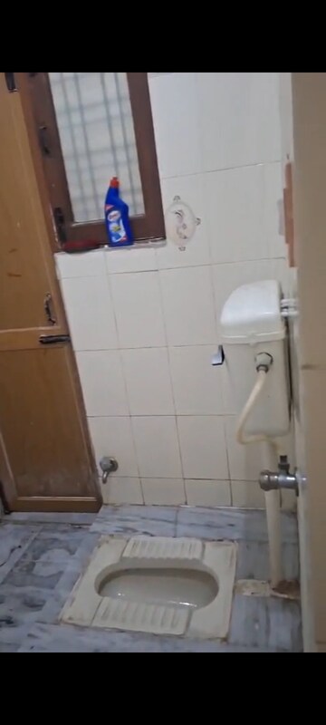 Bathroom in 4 BHK Independent House at Balliwala – for Rent