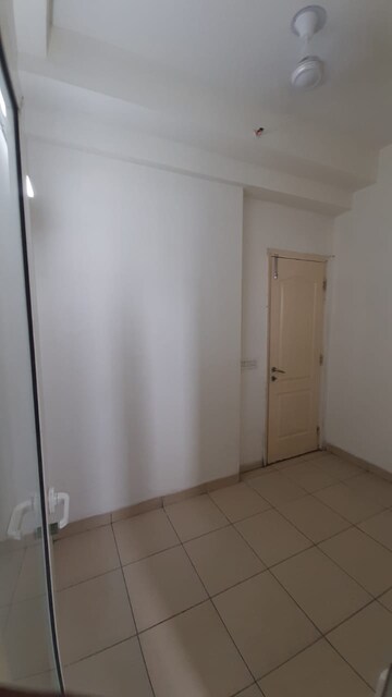 Room in 2 BHK Apartment at Jaypee Greens Star Court, Jaypee Greens – for Sale