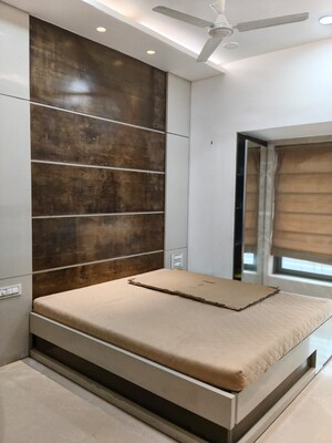 Room in 2 BHK Apartment at Lodha Parkside, Worli – for Rent