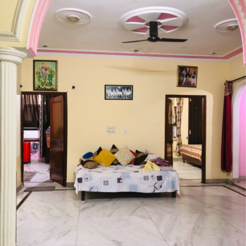 Bedroom in 2.5 BHK Villa at Sector 21 – for Rent
