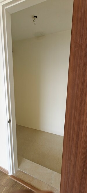 Room in 3 BHK Apartment at Lodha Parkside, Worli – for Rent