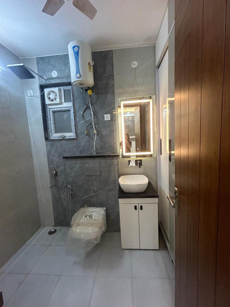 Bathroom, uppal-southend 4 Bedroom 1600 Sq.Ft. Independent House In Sector 49 Gurgaon 9226810