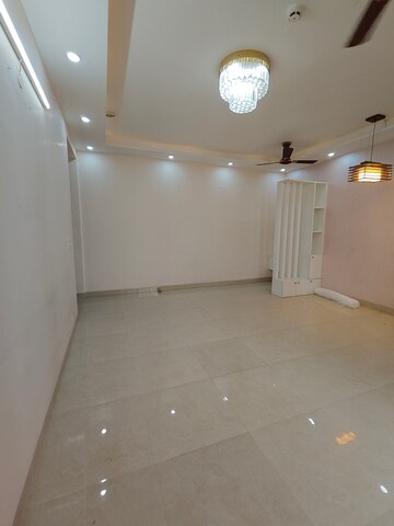 Room in 2.5 BHK Apartment at M3M Marina, Sector 68 – for Rent