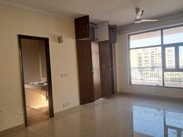 Room in 4 BHK Apartment at The Citizen Apartments, Sector 51 – for Rent