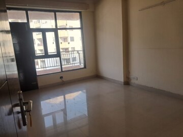 Room in 4 BHK Apartment at The Citizen Apartments, Sector 51 – for Rent