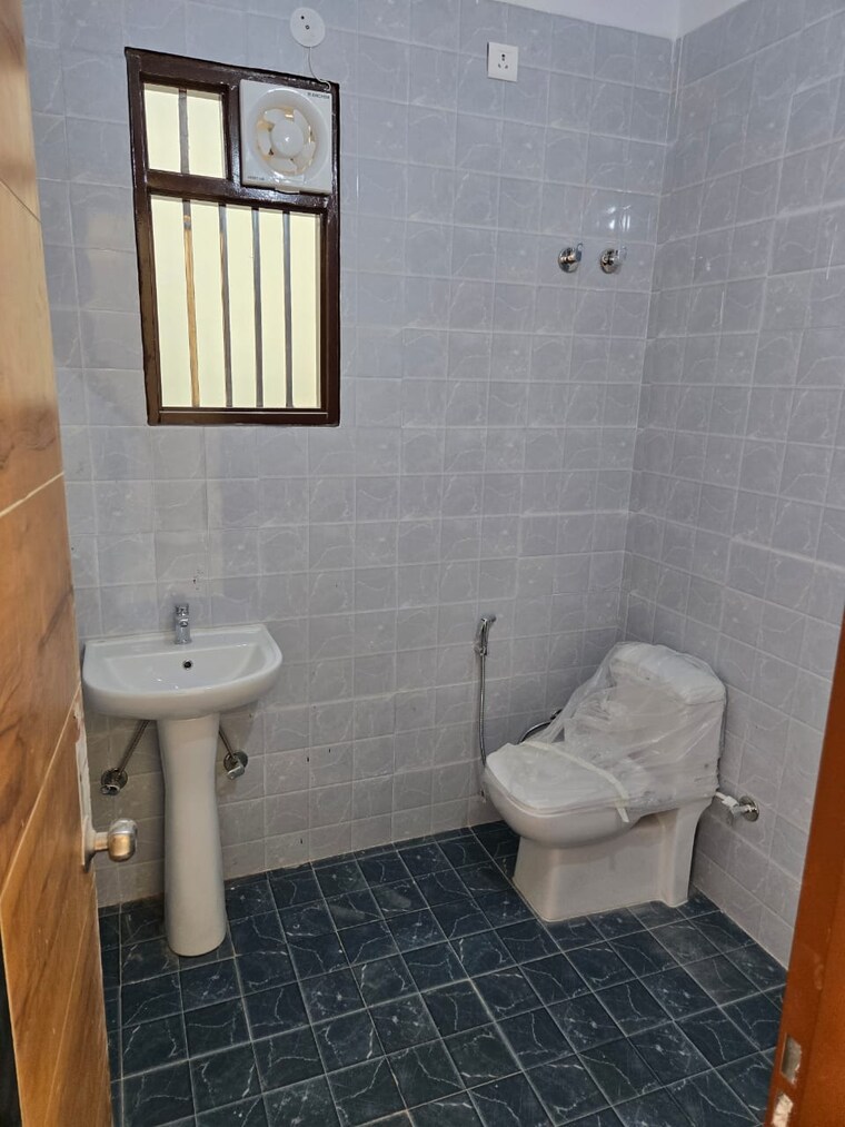 Bathroom, sahastradhara 2 Bedroom 1200 Sq.Ft. Builder Floor In Sahastradhara Dehradun 9226893