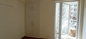 Furnished Amenities in 4 BHK Apartment at Emaar Palm Hills, Sector 77 – for Sale