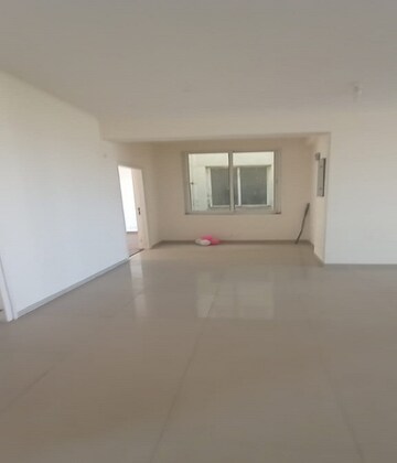 Room in 4 BHK Apartment at Emaar Palm Hills, Sector 77 – for Sale