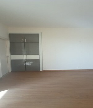 Room in 4 BHK Apartment at Emaar Palm Hills, Sector 77 – for Sale