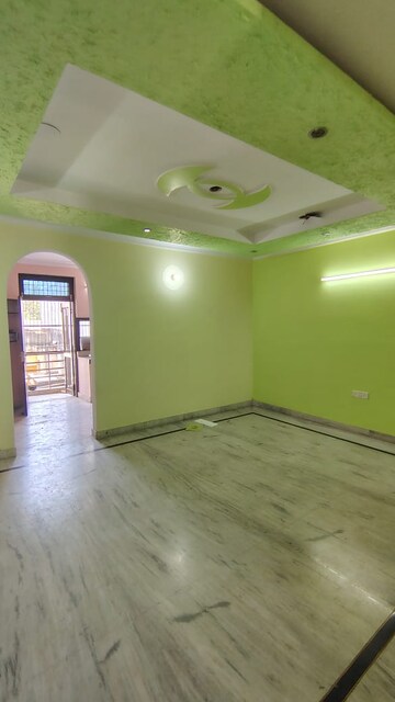 Room in 3 BHK Builder Floor at Dwarka Mor – for Rent