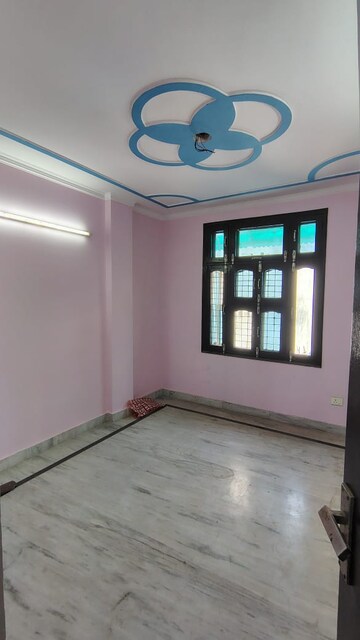 Room in 3 BHK Builder Floor at Dwarka Mor – for Rent