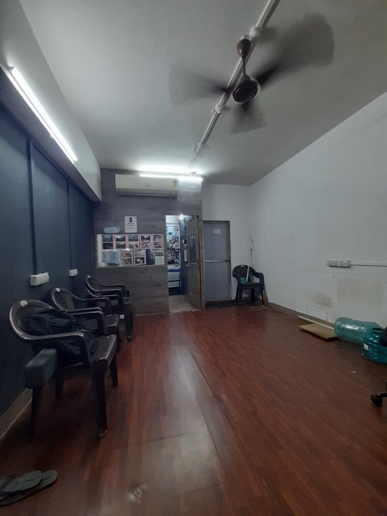  Parking, goregaon east Commercial Office Space 260 Sq.Ft. In Goregaon East Mumbai 9226992