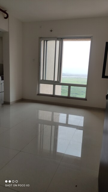 Room in 1 BHK Apartment at Raunak Bliss, Ghodbunder Road – for Rent