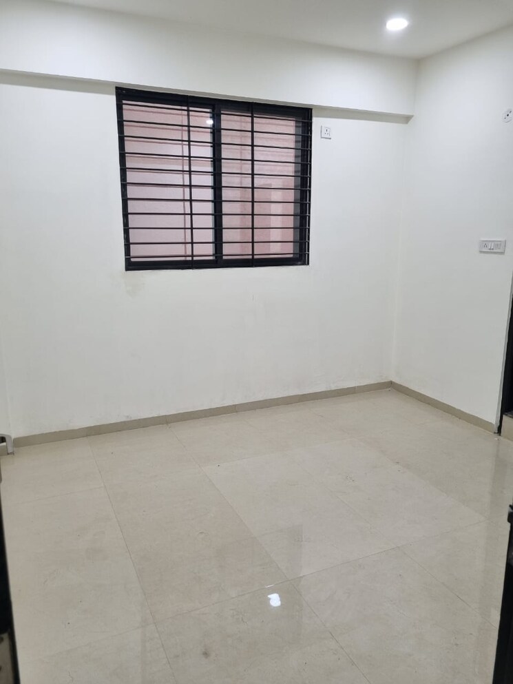Room, race course road 3 Bedroom 957 Sq.Ft. Apartment In Race Course Road Indore 9226956