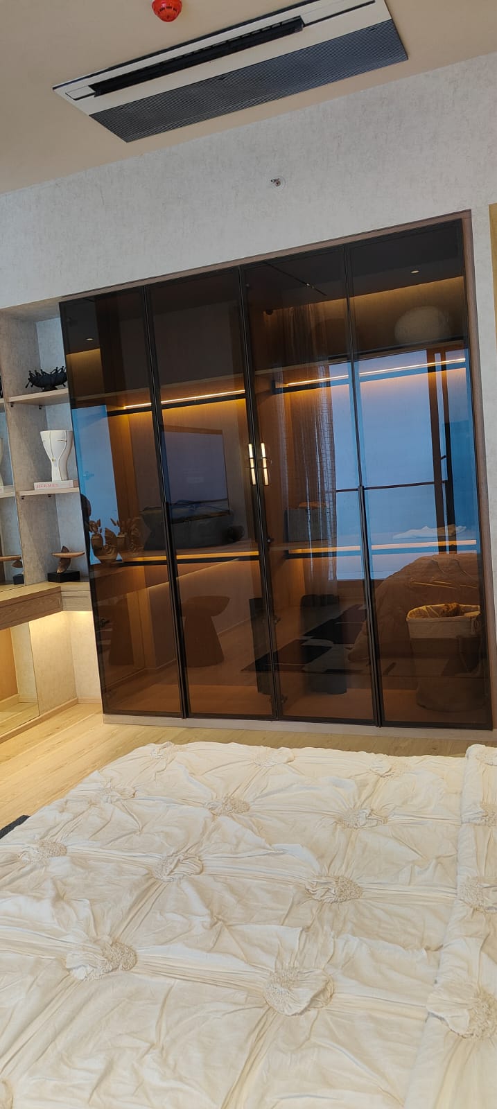 4 BHK + Pooja Room,Servant Room,Study Room,Extra Room Apartment For Rent in Rustomjee Crown