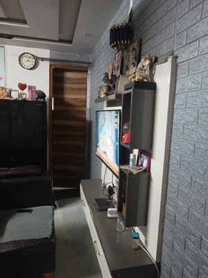 Furnished Amenities in 2 BHK Builder Floor at Rohini Sector 16 – for Rent