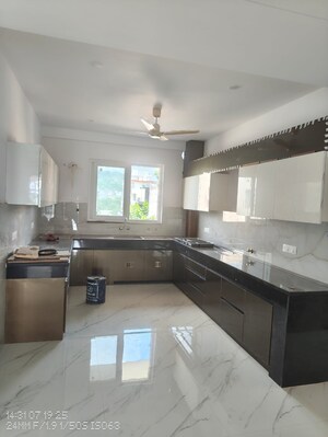 Kitchen in 4 BHK Builder Floor at Panchkula Urban Estate – for Rent