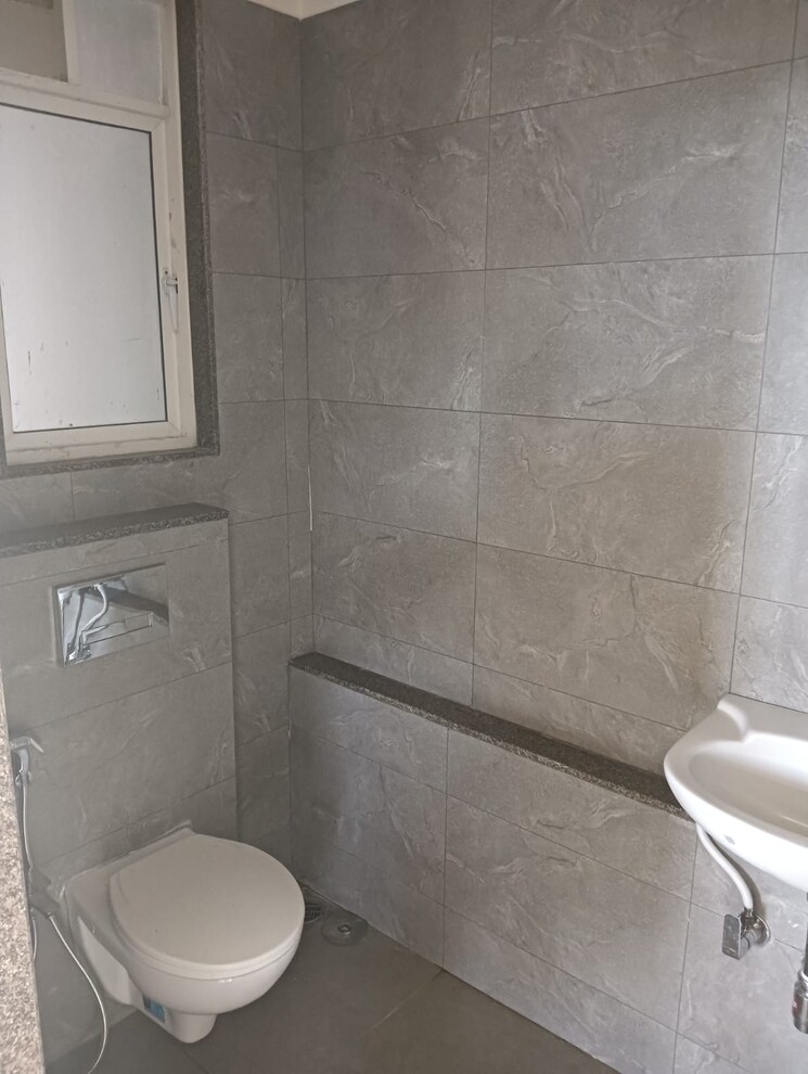 Bathroom, je-and-vee-om-trimurti 1 Bedroom 400 Sq.Ft. Apartment In Malad East Mumbai 9227197