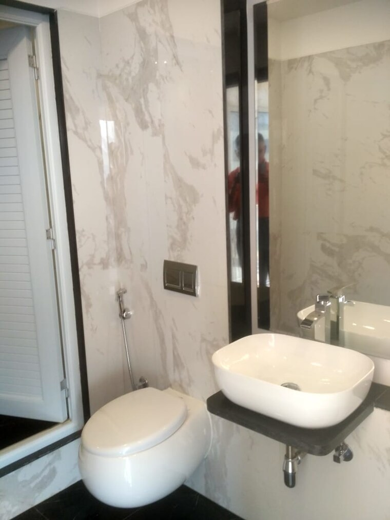 Bathroom, oberoi-realty-woods 2.5 Bedroom 900 Sq.Ft. Apartment In Goregaon East Mumbai 9227312