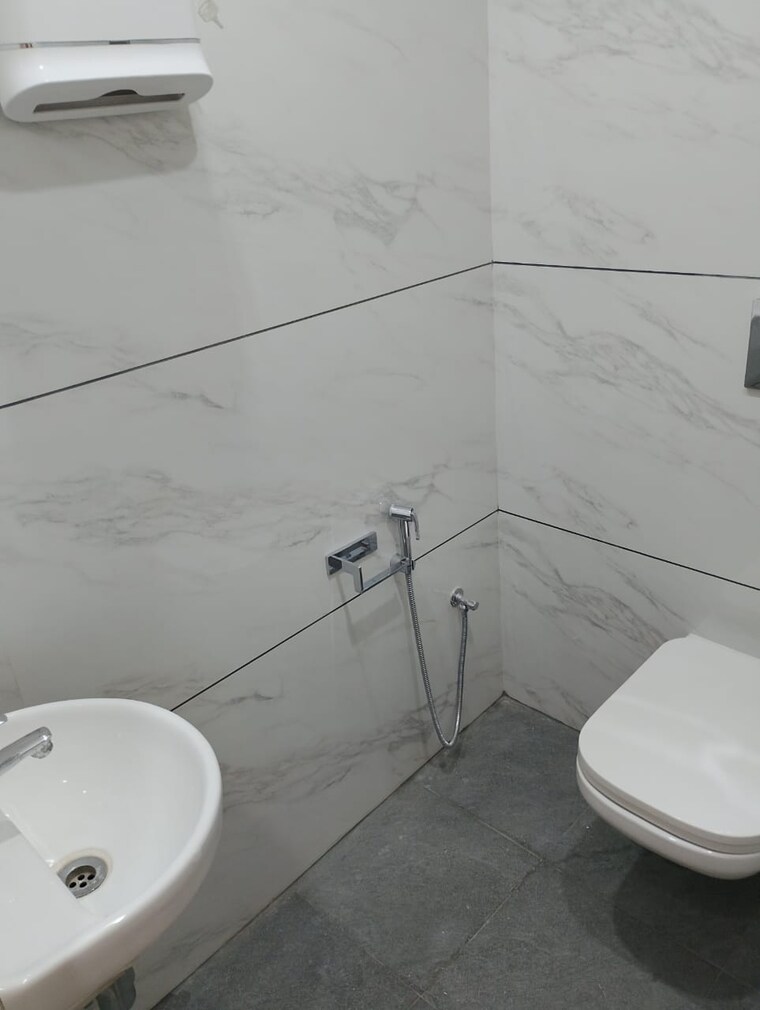 Washroom, sector 63 Commercial Warehouse 5000 Sq.Ft. In Sector 63 Noida 9227302