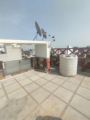 Parking in 3 BHK Builder Floor at Karkardooma – for Sale