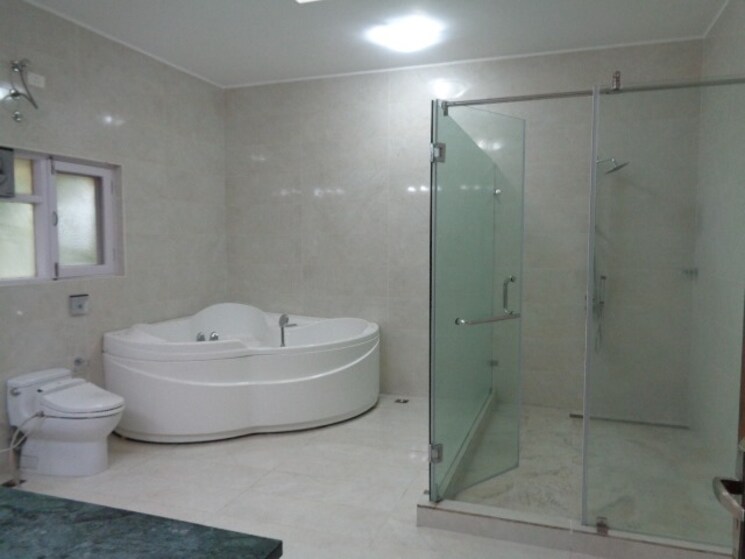 Bathroom, adarsh-palm-retreat 4 Bedroom 8000 Sq.Ft. Villa In Marathahalli Orr Bangalore 9227380