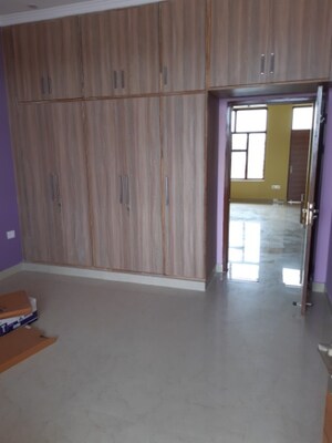 Room in 2 BHK Builder Floor at Ansal Plaza Sector-23, Sector 23 – for Rent