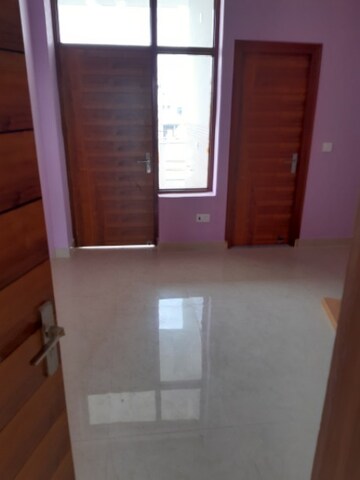 Room in 2 BHK Builder Floor at Ansal Plaza Sector-23, Sector 23 – for Rent