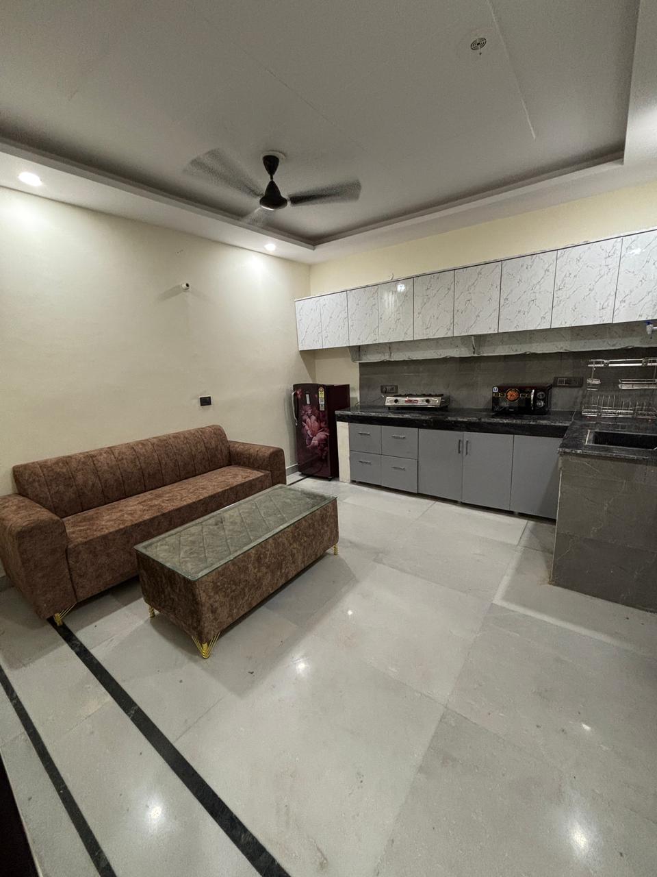 3 BHK Builder Floor For Rent in SAS Tower