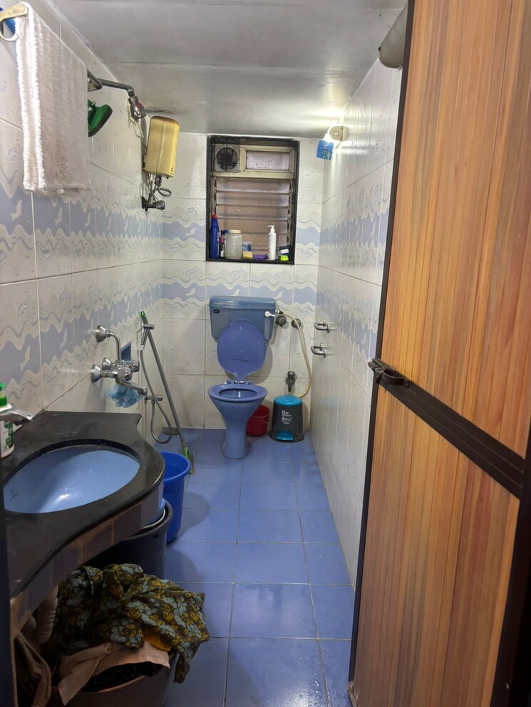 Bathroom, bandra west 2 Bedroom 550 Sq.Ft. Apartment In Bandra West Mumbai 9227746