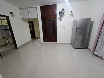 Room in 3 BHK Apartment at Deauville Apartment, Mg Road – for Rent