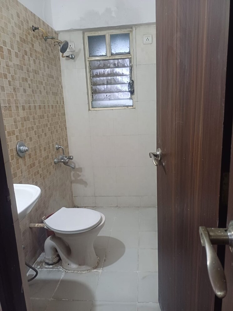 Bathroom, pisoli 2 Bedroom 700 Sq.Ft. Apartment In Pisoli Pune 9227814