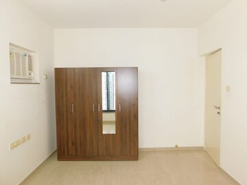 Room in 2 BHK Apartment at Kalpatru Apartment, Jogeshwari East – for Rent