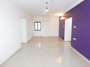 Room in 2 BHK Apartment at Kalpatru Apartment, Jogeshwari East – for Rent