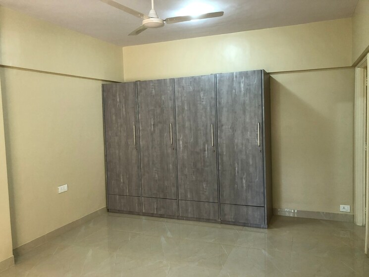 Room, bandra west 1 Bedroom 300 Sq.Ft. Apartment In Bandra West Mumbai 9227782
