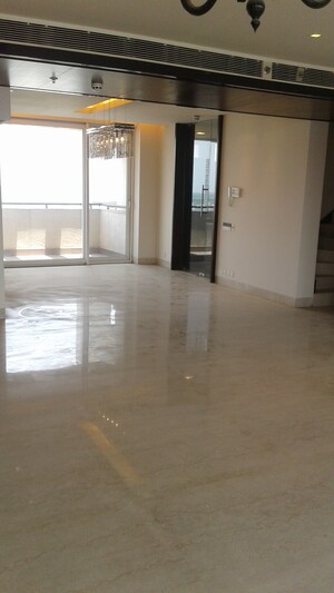 Room in 4 BHK Apartment at Salcon The Verandas, Sector 54 – for Rent