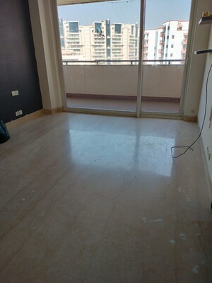 Room in 4 BHK Apartment at Salcon The Verandas, Sector 54 – for Rent