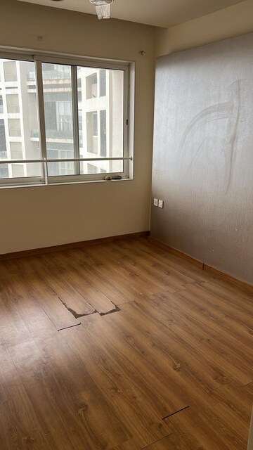 Room in 2 BHK Apartment at Lodha Fiorenza, Goregaon East – for Rent